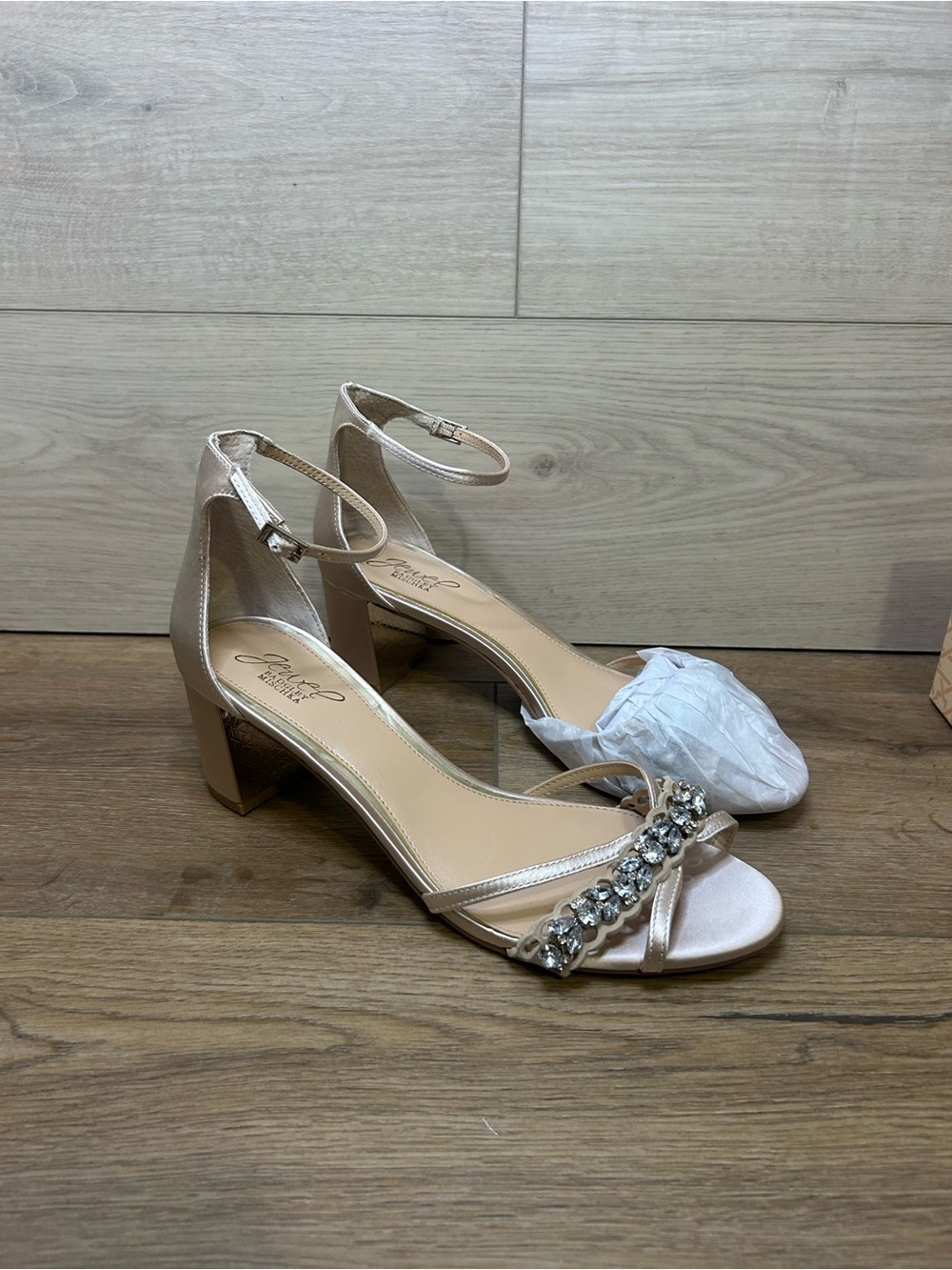 Jewel Badgley Mischka Giona Embellished Evening Champagne Satin Heel Size 10 - Picture 2 of 9